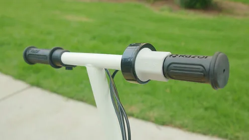 Vista 16 de Patinete eléctrico Razor E200 para adolescentes y adultos - Motor de alto torque de 12 MPH, 40 min de tiempo de conducción, peso máximo de 154
