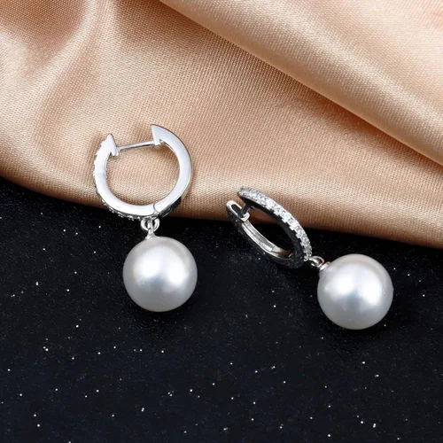 Vista 3 de Awinesn Aretes de perlas de oro para mujeres y niñas, chapados en oro real de 14 quilates, aretes de gota de perlas delicados con circonita cúbica