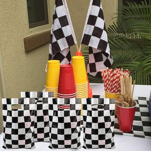 Vista 5 de LYT 30 bolsas de regalo de auto de carreras a cuadros en blanco y negro, suministros de fiesta de cumpleaños para niños, bolsas de regalo