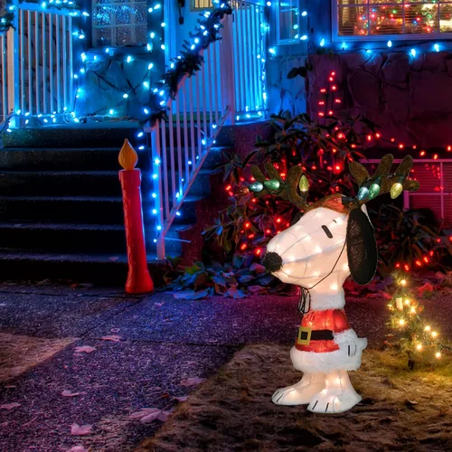Vista 4 de ProductWorks Adorno navideño para interiores/exteriores con Snoopy de Peanuts preiluminado en abrigo de Santa y astas para patio, exhibición
