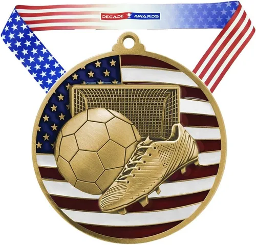 Vista 4 de Decade Awards Medalla patriótica grabada de fútbol, medallón de fútbol de 2.75 pulgadas de ancho con estrellas y rayas, bandera estadounidense