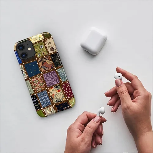Vista 4 de Funda para iPhone 11, resistente híbrida 2 en 1, protección completa contra golpes con acabado brillante, diseño de collage de tela a cuadros