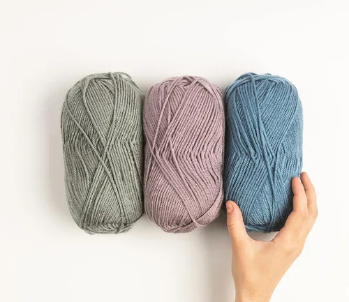 Vista 3 de Knit Picks Brava Negro Hilo Suave 100% Acrílico Peso Worsted para Tejer, Ganchillo, Uso en Máquina de Tejer, Peso Medio 4 Hilo para Proyectos