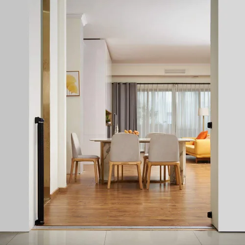 Vista 4 de EasyBaby Puertas retráctiles extra anchas para bebé, 33 pulgadas de alto, se extienden hasta 71 pulgadas de ancho, seguridad negra/niños, puertas