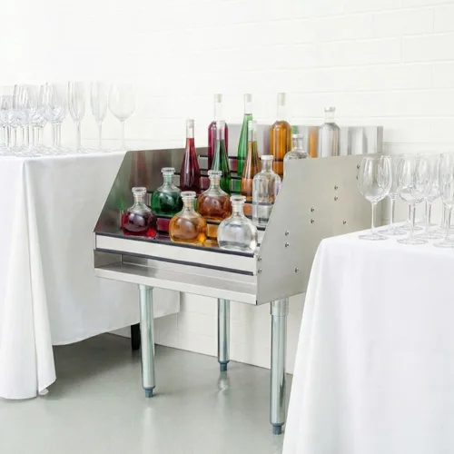 Vista 4 de Restaurantware -Kitchen Tek - Soporte para botella de licor de 24 x 23 x 33 pulgadas, 1 soporte duradero para botellas de acero inoxidable - Patas