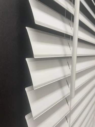 Vista 4 de Persianas de PVC/madera de imitación con borde biselado de 2 pulgadas, inalámbricas personalizadas, 20 a 72 pulgadas de ancho x 24 a 74 pulgadas