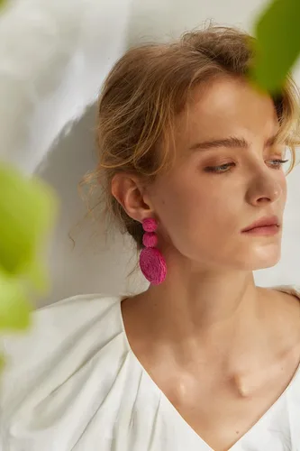 Vista 7 de Aretes de bola de rafia boho para mujer, aretes redondos de rafia Joyería de vacaciones de verano en la playa