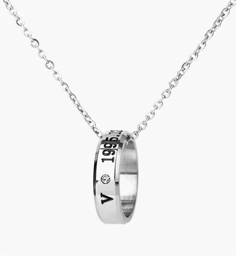 Vista 4 de Paquete de 8 anillos Kpop BTS Bangtan para niños con collar para regalos del ejército