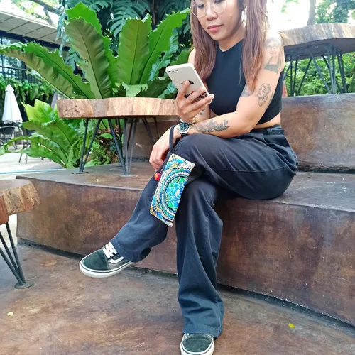Vista 3 de Sabai Jai - Bolso de pulsera para teléfono inteligente - Carteras de embrague bordadas a mano Boho