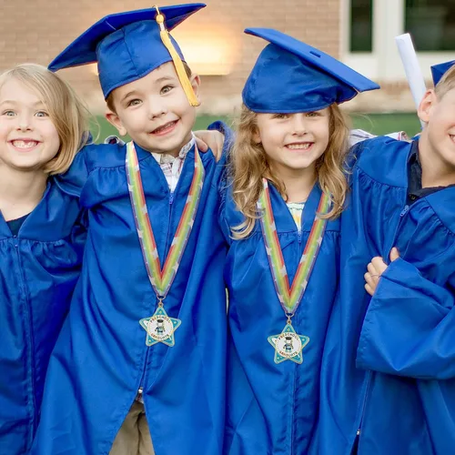 Vista 7 de GraduatePro Paquete de certificado de medalla de estola de graduación preescolar 2024 para niños pequeños