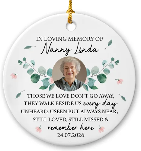 Vista 17 de Marco de fotos conmemorativo personalizado para mascotas, adorno de Navidad 2025, Un pedazo de mi corazón vive en el cielo, adorno de cerámica