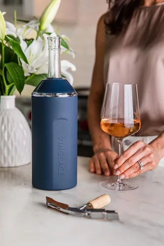 Vista 2 de Enfriador de botellas de vino y champán de Vinglacé personalizado, un regalo personalizado único para los amantes del vino (azul marino)
