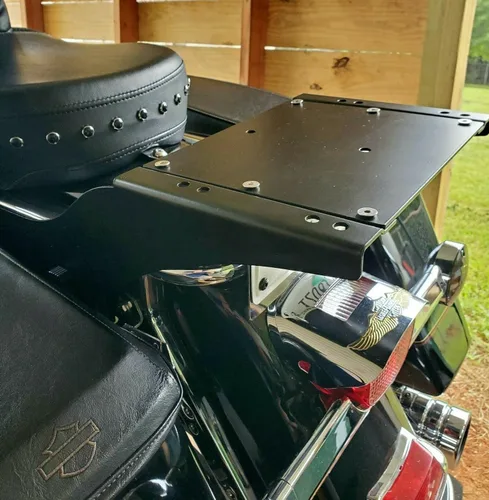 Vista 4 de ECOTRIC King - Soporte para maletero de equipaje compatible con Harley Touring FL 1997-2008 Mount King Latches Razor Chop Trunk Mount - Negro