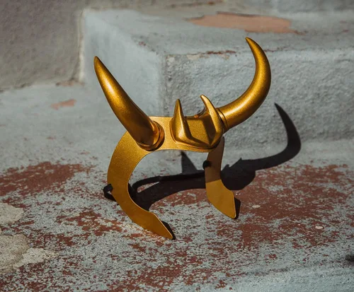 Vista 4 de Replica de la corona del presidente Loki de Marvel