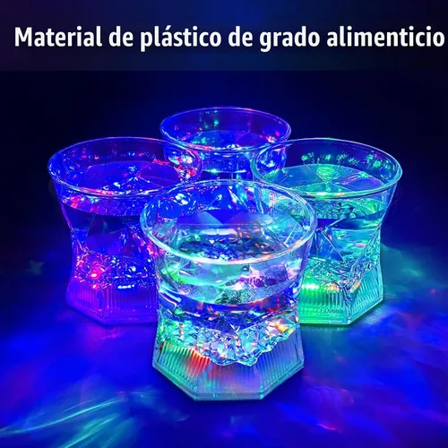 Vista 5 de Vasos LED de Estilo Antiguo: Juego de 4 Vasos de Bebida con Luz Multicolor Activada por Líquido de 10oz - Vasos de Plástico Divertidos para Agua