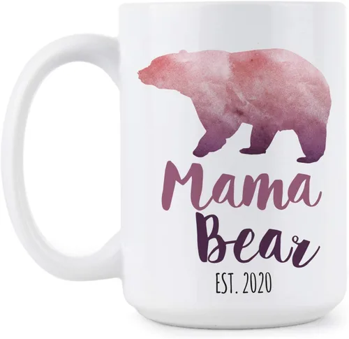 Vista 4 de Mama Bear est 2020 - Taza de desayuno, diseño con texto en inglés "Mama Bear est 2020
