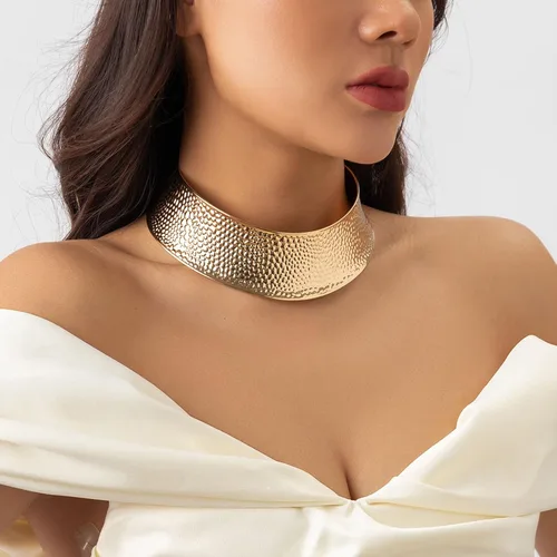 Vista 3 de Collar grueso de oro con capas de abejas punk, collar de cadena con babero de moda, joyería estética para mujeres y niñas