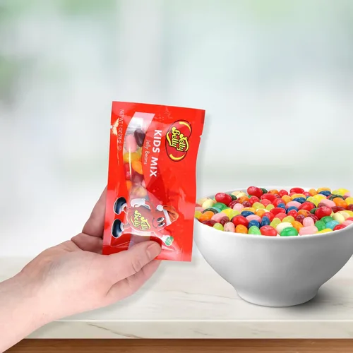 Vista 4 de Needzo Gomitas de Navidad, bolsas indiviudales, dulces de relleno de calcetines, paquete de 5
