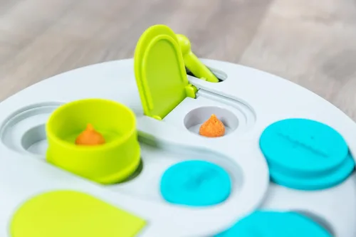 Vista 5 de TRIXIE Hide N Slide Rabbit Activity - Juguete interactivo de animales pequeños para estimulación mental, enriquecimiento, escondite y búsqueda
