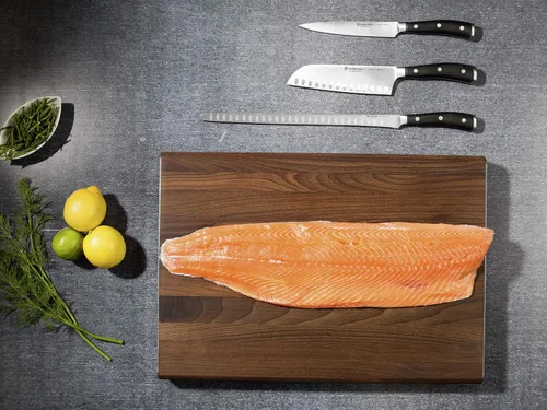 Vista 7 de WÜSTHOF Classic IKON Cuchillo Santoku de borde hueco de 5 pulgadas, color negro