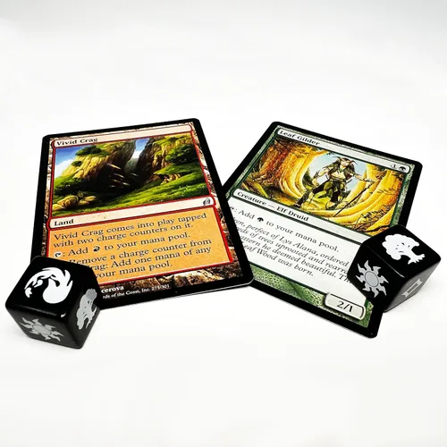 Vista 3 de Citadel Black MTG - Juego de 16 dados de maná premium, con bolsa de terciopelo con cordón, Magic: The Gathering