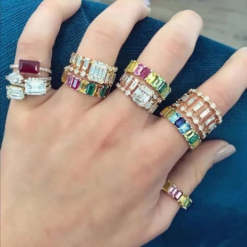 Vista 4 de Caiyao Anillo de boda con circonitas cúbicas cuadradas y pavimentadas de esmeralda verde chapado en oro joyería de baguette rectangular de corte