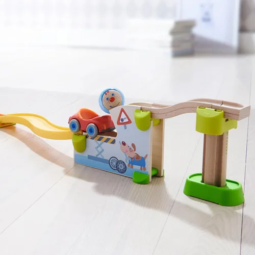 Vista 7 de HABA Juego de carreras de pelota y pista con coche y dominó, 16 piezas Kullerbü Marble Runs y juegos de construcción para niños de 2 años