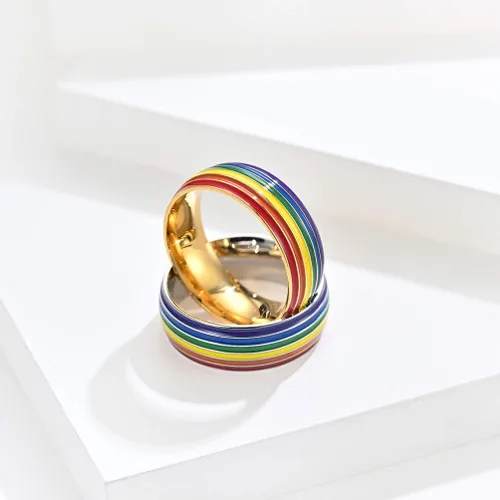 Vista 3 de 2 anillos de orgullo arco iris de dos tonos con incrustaciones de arco iris para amantes de la boda, de compromiso de 0.315in de ancho de acero