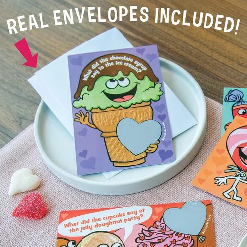 Vista 4 de 28 tarjetas de chistes Peaceable Kingdom rascables, para San Valentín