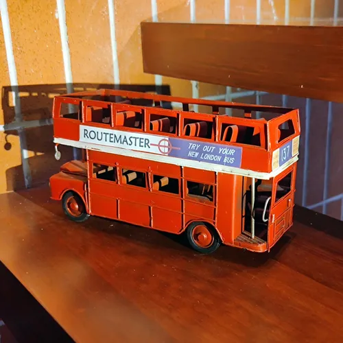 Vista 3 de Modelo de autobús turístico de dos pisos vintage de Londres