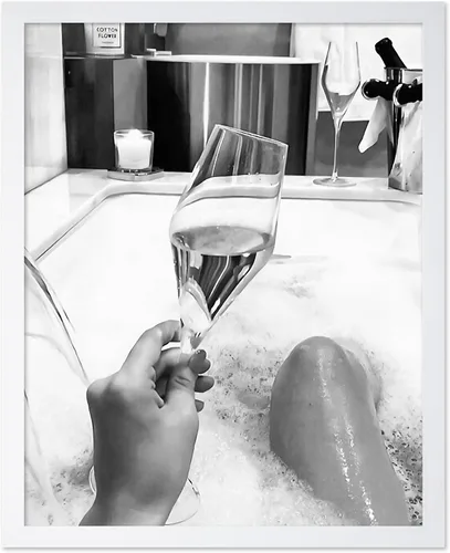 Vista 26 de Monem Art - Póster de mujer en la bañera, estampado de champán vertido, arte con alcohol, arte funky, arte en blanco y negro, arte fotográfico