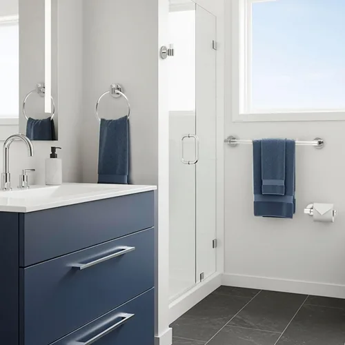 Vista 4 de Gatco 5712 Clarion - Toallero de mano montado en la pared para tocador de baño, accesorio de accesorios de baño acrílico y cromado