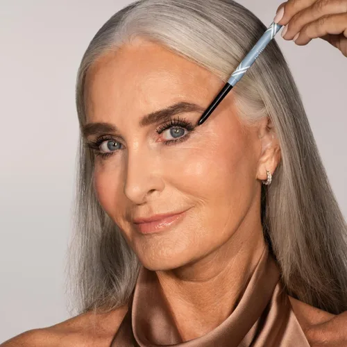 Vista 7 de PRIME PROMETICS PrimeEyes Delineador de Ojos en Gel para Mujeres Maduras – Resistente al Agua, de Larga Duración y a Prueba de Manchas – Textura