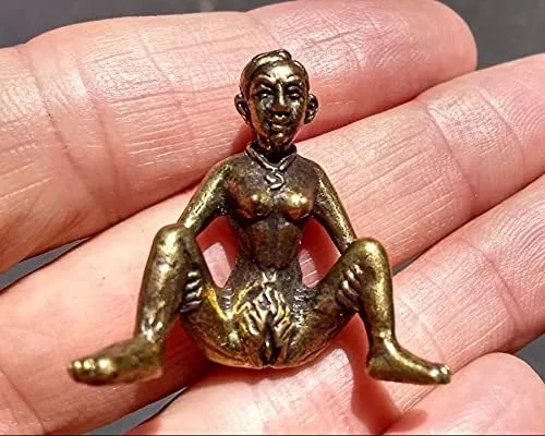 Vista 3 de Latón Desnudo Desnudo Señora Sentada Bendición Budista Buena Suerte Amuleto Tailandia