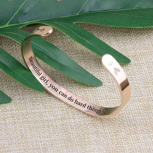Vista 3 de Mint & Lily Pulsera de mantra personalizada, regalo para ella