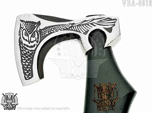 Vista 3 de Axes Hacha vikinga hecha a mano Hacha de batalla nórdica con cabeza de acero al carbono y diseño de grabado negro, mango de madera de fresno