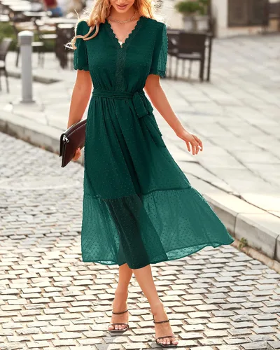 Vista 4 de BTFBM Vestido midi bohemio de verano para mujer, manga corta, cuello en V, lunares suizos, cinturón, cintura alta, volantes, escalonado, vestido