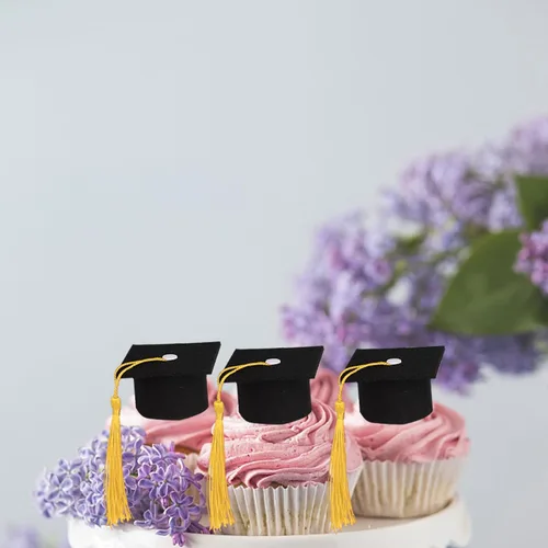 Vista 7 de Paquete de 24 adornos de graduación 3D 2024 para cupcakes 2024 con borlas doradas para fiestas temáticas de graduación 2024, suministros