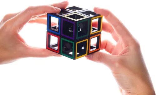 Vista 2 de Meffert 's Hollow Two by Two – El rompecabezas original transparente de 2 x 2 cubos Brainteaser – Diversión amigable para viajes para edades de 9