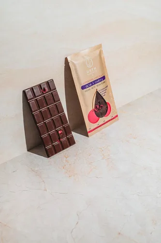 Vista 4 de Urth Essence Barras de chocolate veganas sin azúcar Chocolate Keto Alimento apto para dietas cetogénicas sin lácteos Alimentos saludables