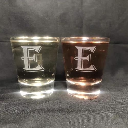 Vista 5 de Juego de 2 vasos de chupito con letras de monograma de 1.5 oz (B)