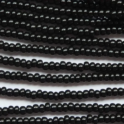 Vista 2 de Cuentas de semillas 11/0 Checa Opaco Negro (paquete de una madeja) Cuentas de vidrio pequeñas