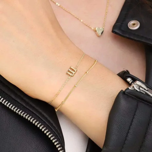 Vista 7 de Memorjew Pulseras con iniciales para mujer, chapados en oro de 14 quilates, pulseras con iniciales en capas para mujeres y niñas, regalos