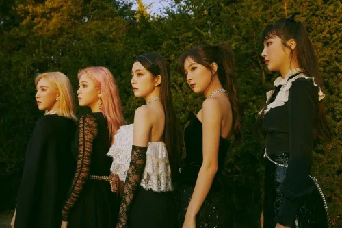 Vista 7 de Red Velvet The Reve Festival Finale' - Álbum de recortes para álbum de recortes, versión CD+folleto de 52p, tarjeta fotográfica de 1p, juego