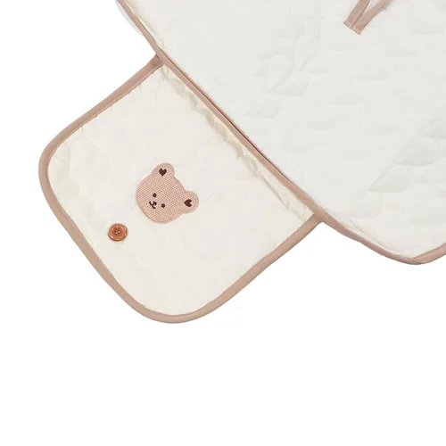 Vista 9 de Cambiador de pañales plegable para recién nacidos, tapete de viaje portátil con diseño compacto para un fácil uso sobre la marcha
