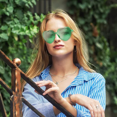 Vista 7 de Maxdot - Lentes de sol transparentes sin marco con forma de corazón para fiestas
