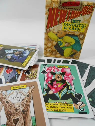 Vista 2 de NEWTROPOLIS & The Fantastic Fur Playing Cards - Edición limitada de 1152 mazos de Peter Wood