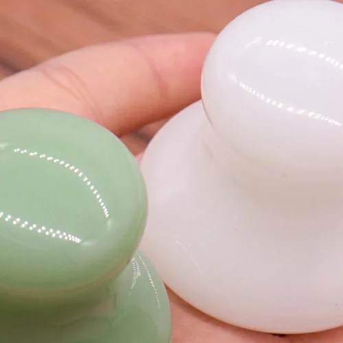 Vista 3 de Uonlytech 2 herramientas faciales Gua Sha, cuarzo de jade blanco, rodillos Gua Sha, herramienta de masaje para mujeres, spa en casa