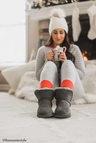 Vista 6 de Dearfoams Fireside Perth Shearling - Pantuflas de bota, forro de piel de oveja, para mujer