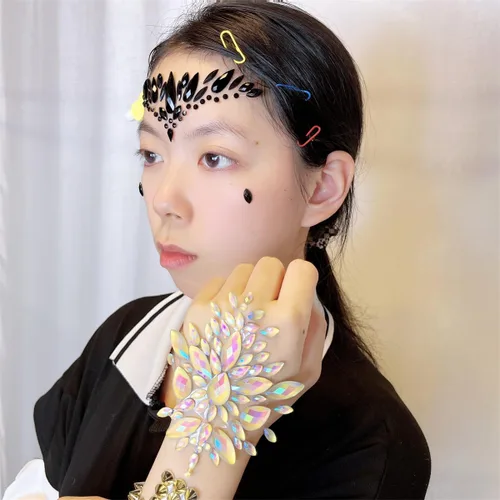 Vista 3 de Black Face Jewels se adhieren a los accesorios del festival, diamantes de imitación del tatuaje de la cara de Halloween para el maquillaje, joyas